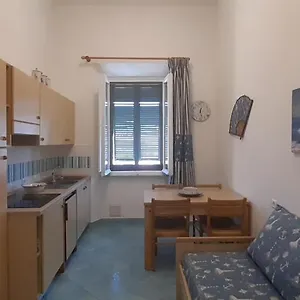appartamento-casa-sole-nel-centro-di-capoliveri.it-tuscanyhotel.com/